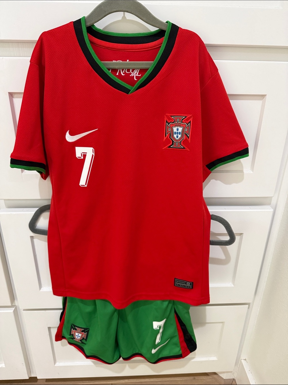 Nike Kids Cristiano Ronaldo Red & Green Soccer Jersey Set - Picture 4 of 5